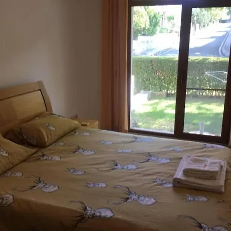 One Bedroom Apartment With Garden