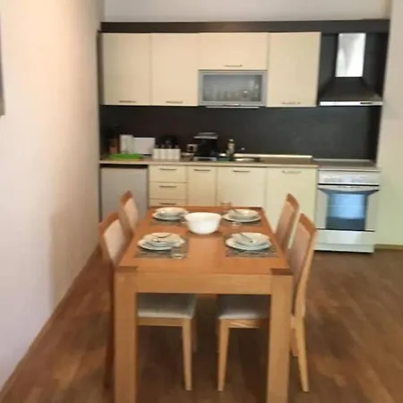 One Bedroom Apartment With Garden *